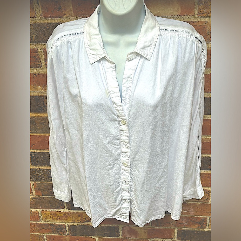 Cloth & Stone For Anthropology.Shirt With Cut Out design,pleated backed. Size MP